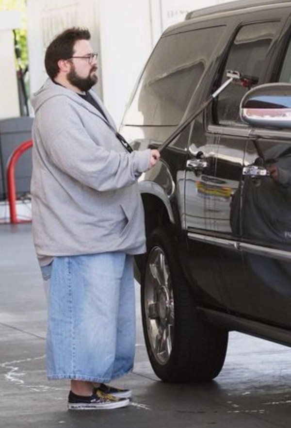 kevin-smith-huge-jorts-1-586e5c4434aa4.jpeg